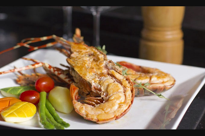nha-hang-buffet-co-tom-hum-2