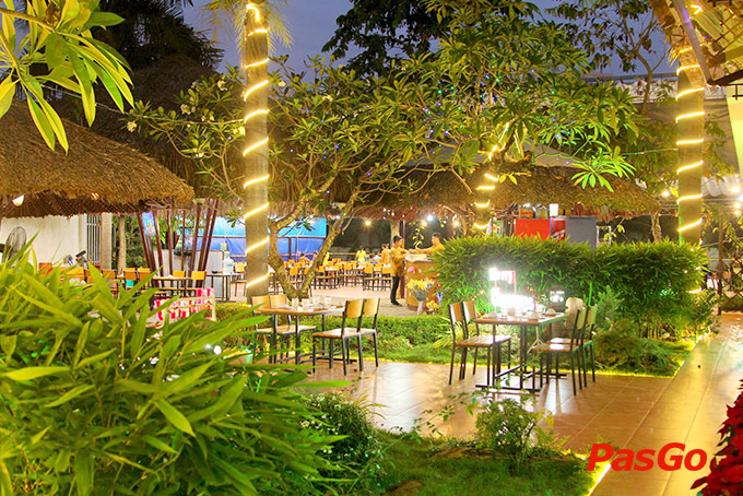 Ẩm thực sân vườn mái lá