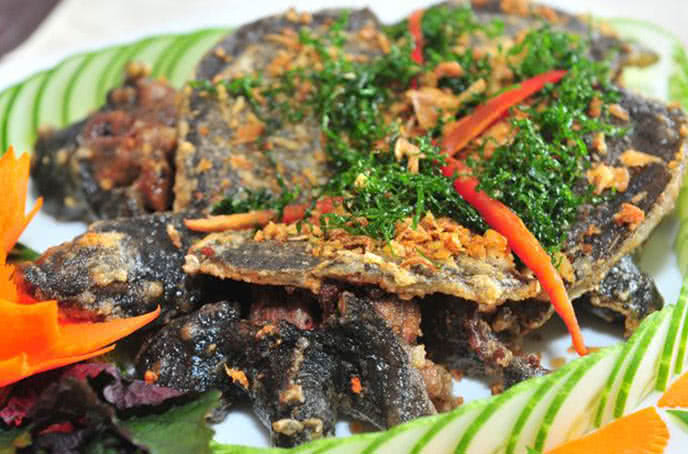 Từ nguồn nguyên liệu tự nuôi trồng đó, người đầu bếp Ba Ba Ao Quê đã khéo léo biến tấu nên nhiều món ăn ngon cho thực khách.
