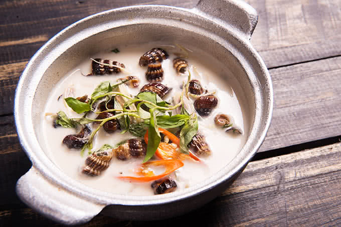 hẻm quán hoàng cầu món ăn 10