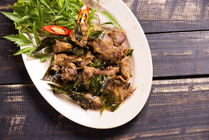 hẻm quán hoàng cầu món ăn 17