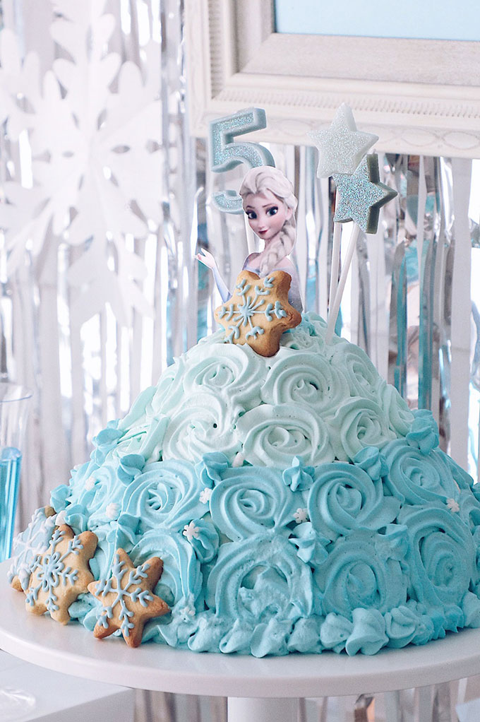 Bánh kem công chúa băng giá Elsa lộng lẫy sẽ là món quà khiến bé nhìn là mê