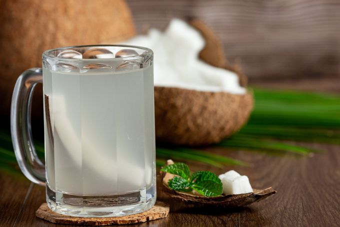 Không thể dùng nước dừa thay thế nước lọc