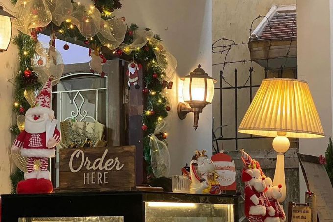 Các quán cafe trang trí Noel đẹp ở Hà Nội - Lối nhỏ Kaffe