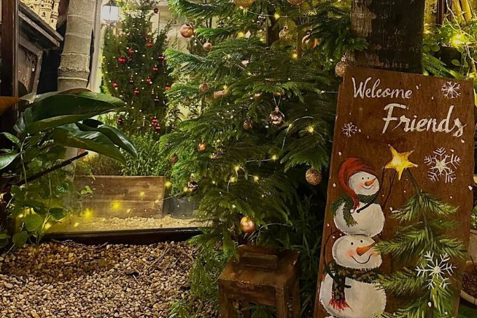 Các quán cafe trang trí Noel đẹp ở Hà Nội - Lối nhỏ Kaffe