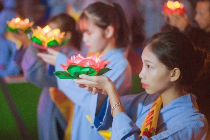 Lễ Vu Lan báo hiếu là ngày lễ lớn của phật giáo trở dần cũng trở thành ngày lễ của người Việt.
