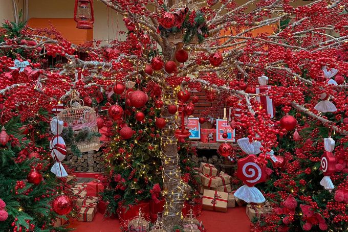 Các quán cafe trang trí noel đẹp ở Sài Gòn - Tiệm trà tháng Tư