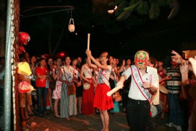 Bịt mắt đập niêu - trò chơi Trung thu thú vị cho trẻ em