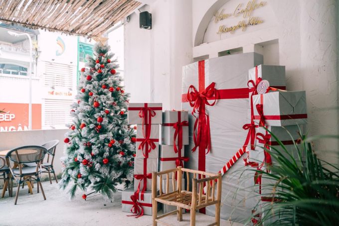 Các quán cafe trang trí noel đẹp ở Sài Gòn - Vòm coffee