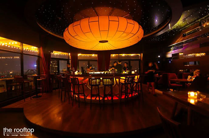 Không gian riêng thượng hạng của rooftop bar hanoi