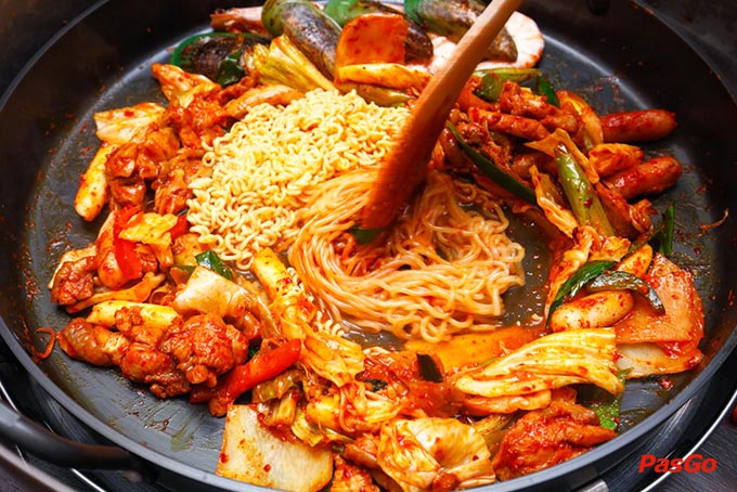 Những món ăn Hàn Quốc nổi tiếng làm từ thịt gà 3