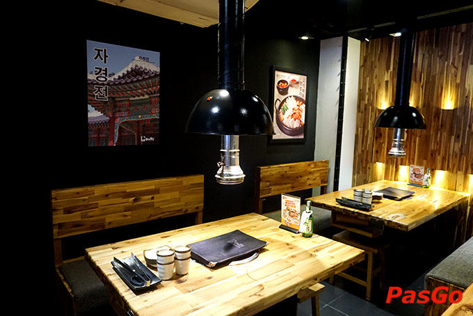 Nhà hàng GoGi House Saigon Superbowl 11