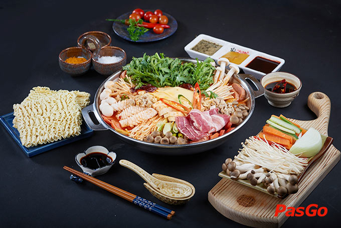 Nhà hàng Ssal Chicken 14