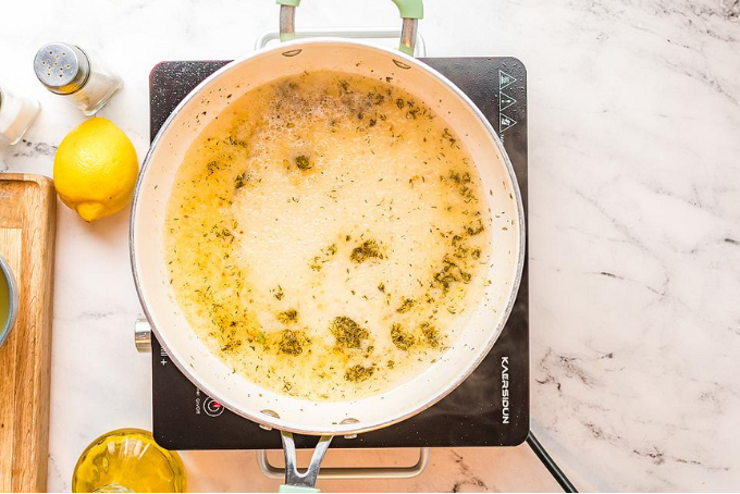 Cá hồi sốt kem rượu vang trắng