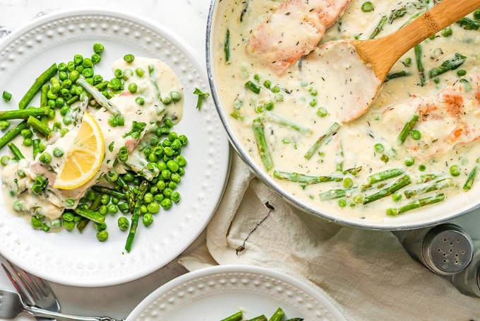 Cá hồi sốt kem rượu vang trắng