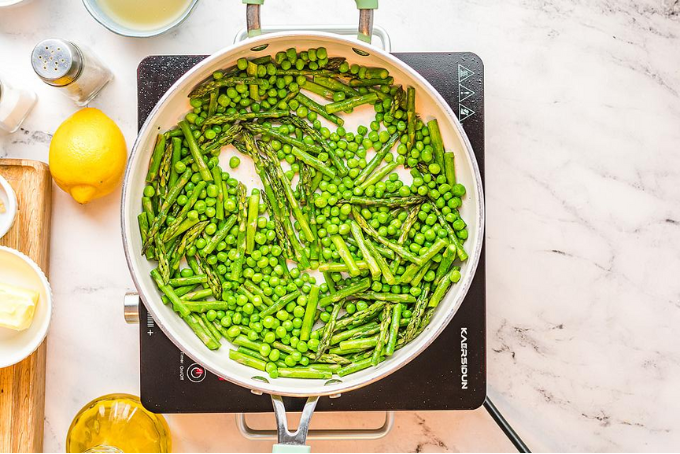 Cá hồi sốt kem rượu vang trắng