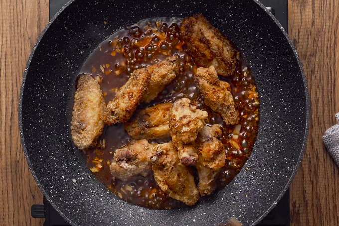 Cánh gà sốt cay kiểu Thái