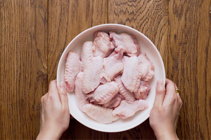 Cánh gà sốt cay kiểu Thái