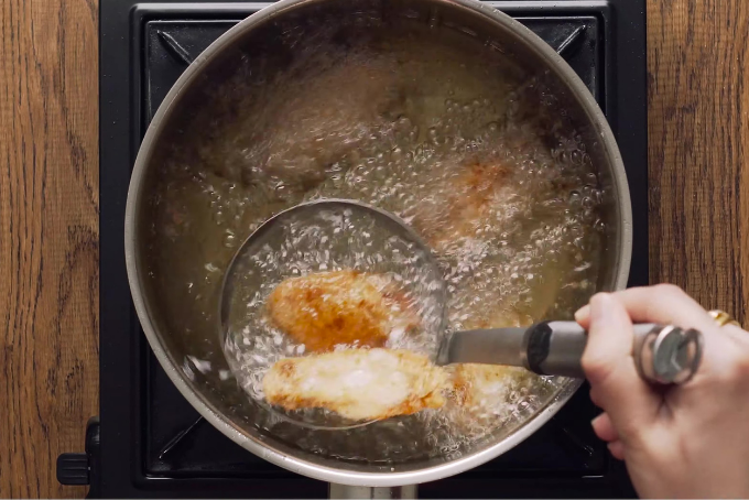 Cánh gà sốt cay kiểu Thái