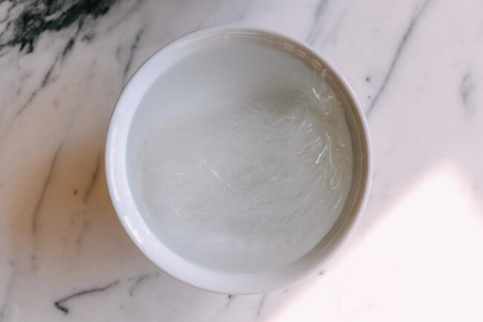 Canh miến quả cà chua thịt bò