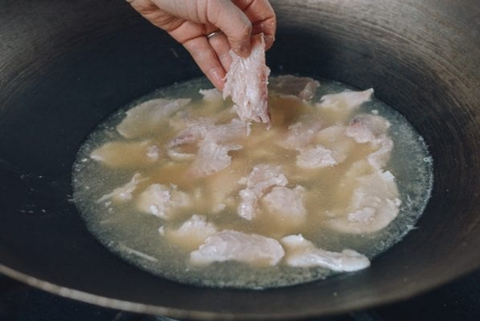Cá nhúng dầu ớt Tứ Xuyên