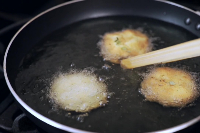 Chả cá chiên kiểu Thái