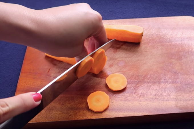 chân giò hầm hạt sen