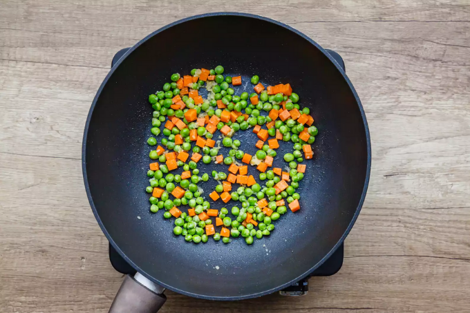 Cơm chiên thịt gà