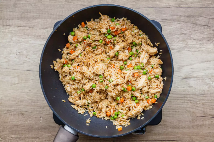 CÁCH LÀM MÓN CƠM CHIÊN THỊT GÀ ĐƠN GIẢN TẠI NHÀ!