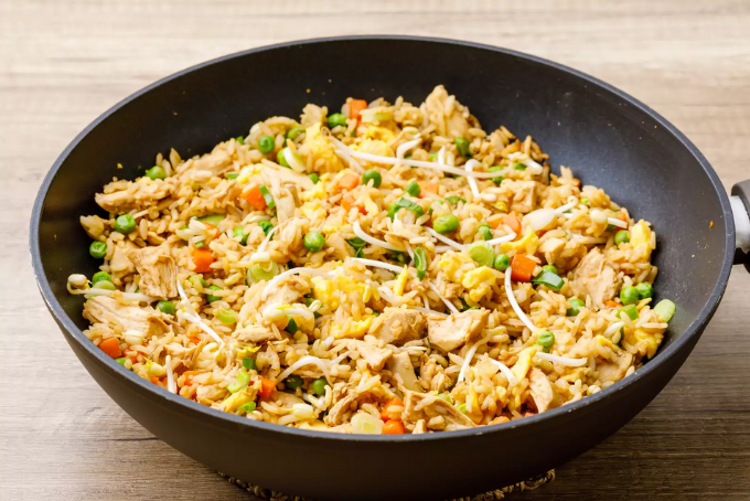 Cơm chiên thịt gà