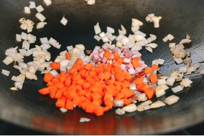 Cơm chiên trái dứa