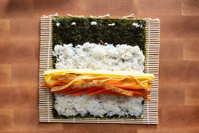 Kimbap cơm cuộn rong biển Hàn Quốc