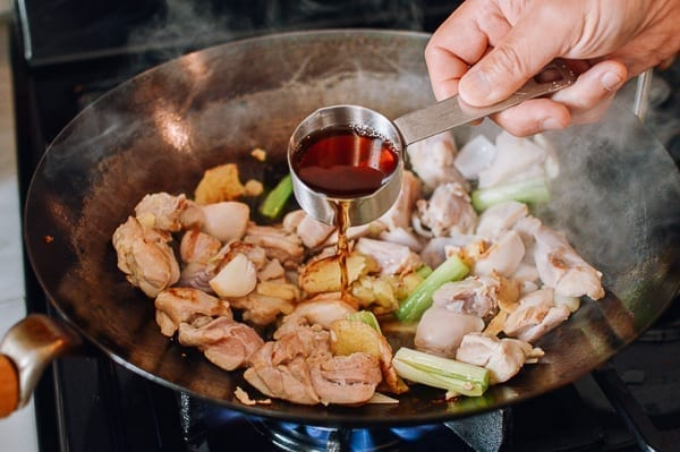 Gà kho gừng kiểu Trung