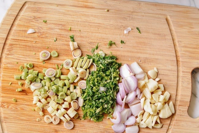 Gà nướng kiểu Thái Gai Yang