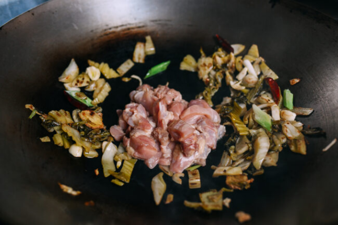 Gà xào dưa chua Quảng Đông