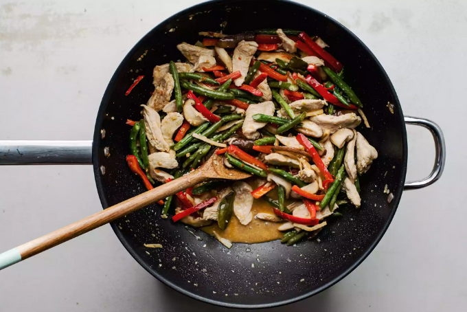 Gà xào kiểu Thái