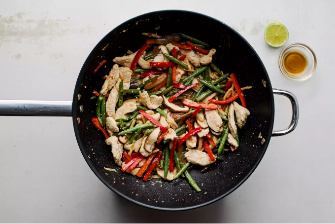 Gà xào kiểu Thái