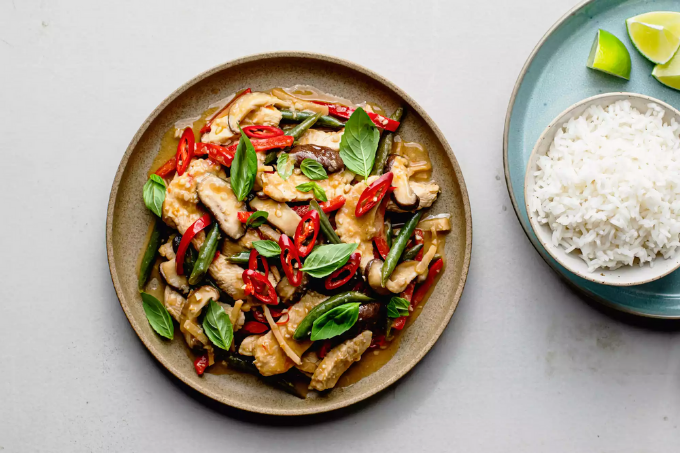 Gà xào kiểu Thái