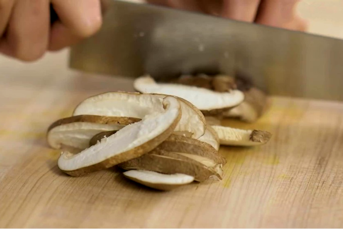 Gà xào me kiểu Thái