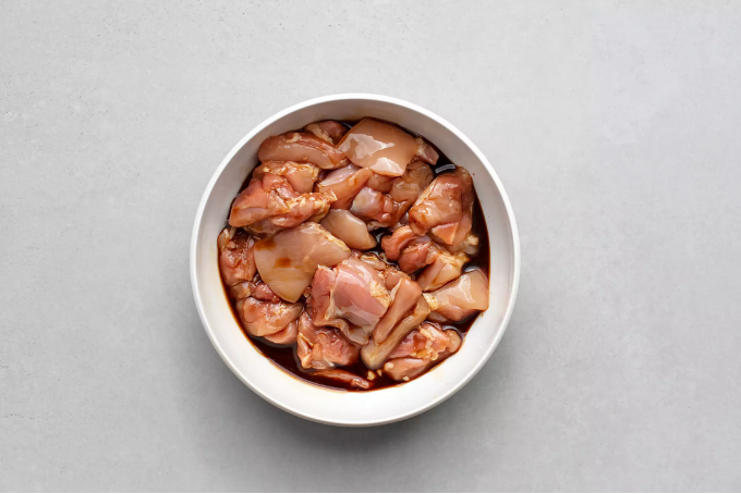 Gà xào me kiểu Thái