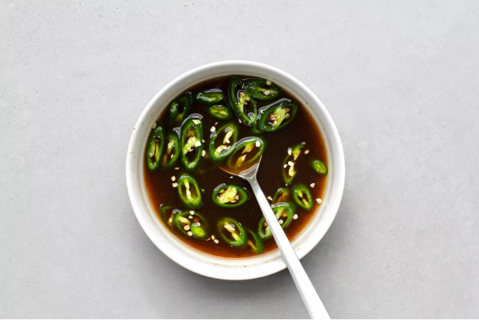 Gà xào me kiểu Thái