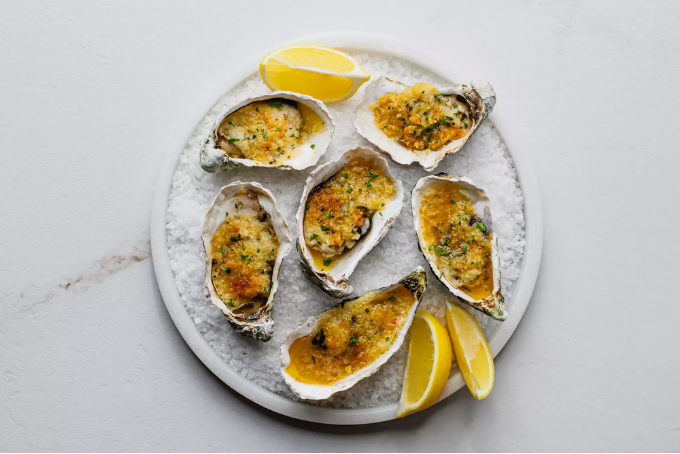 Hàu nướng bơ và thảo mộc