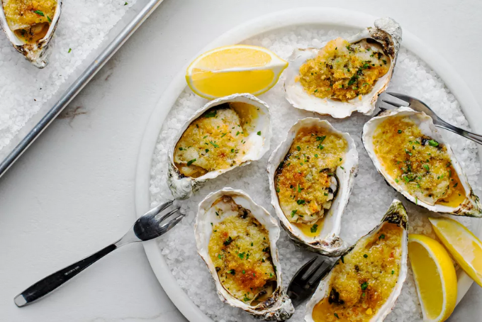 Hàu nướng bơ và thảo mộc