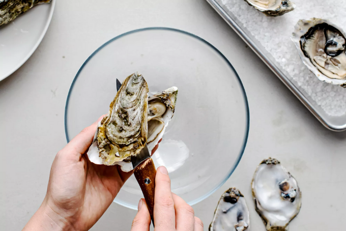 Hàu nướng bơ và thảo mộc