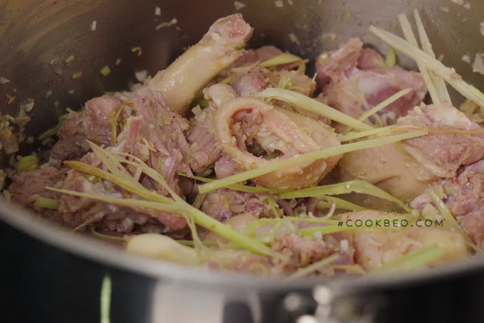 Lẩu vịt om sấu