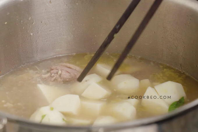 Lẩu vịt om sấu