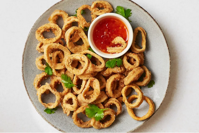 Mực ống chiên giòn kiểu Thái