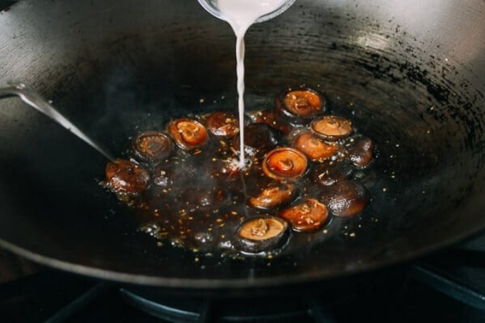 Nấm hương om cải thìa