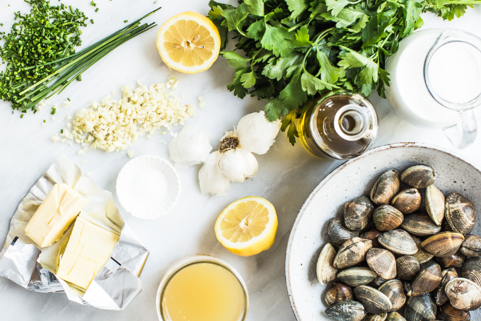 Ngao hấp bơ tỏi và rượu vang trắng