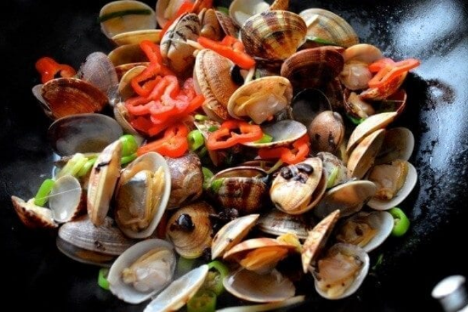 Nghêu xào đậu đen